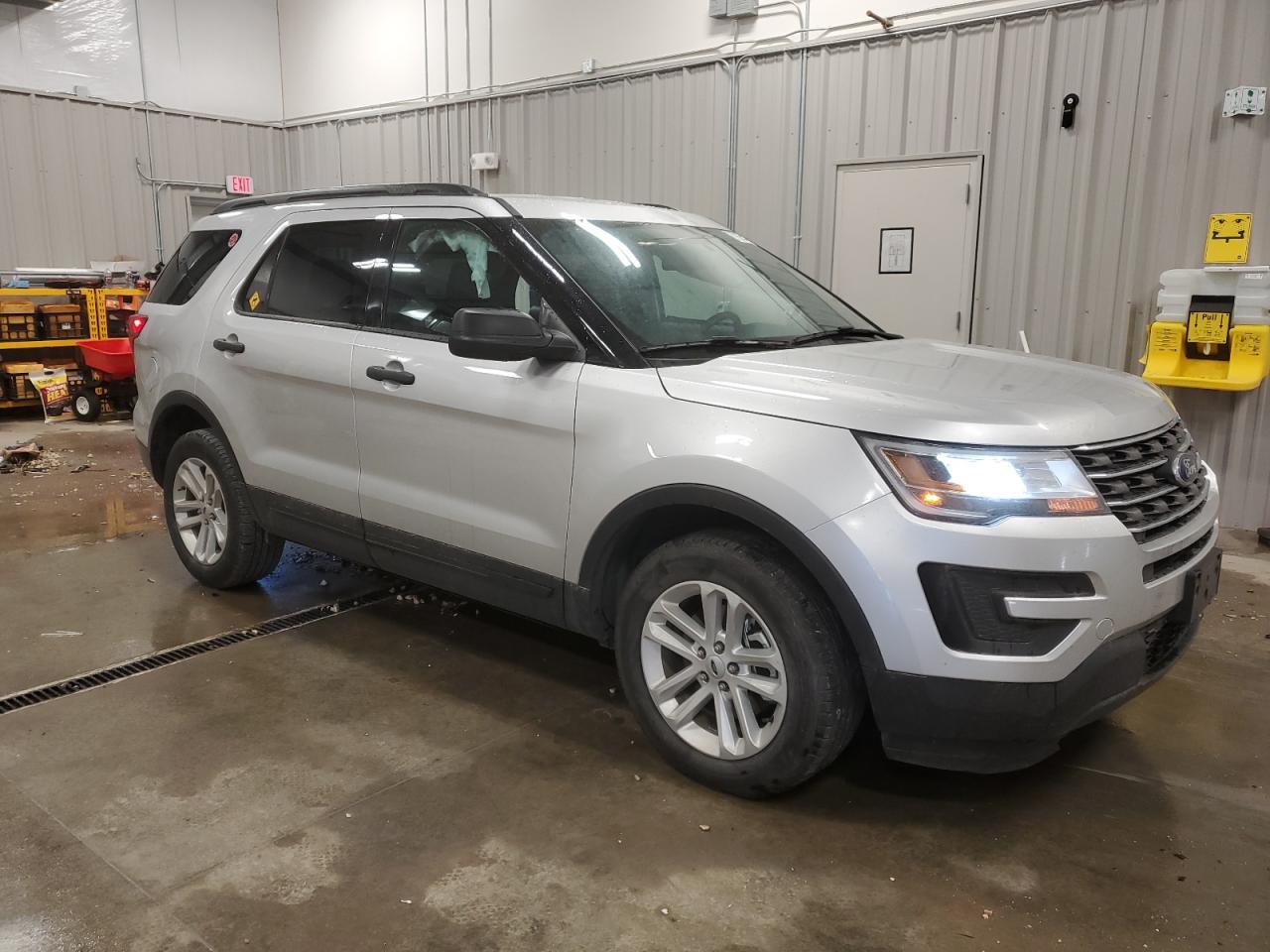 VIN 1FM5K8B86HGD88285 2017 FORD EXPLORER no.4