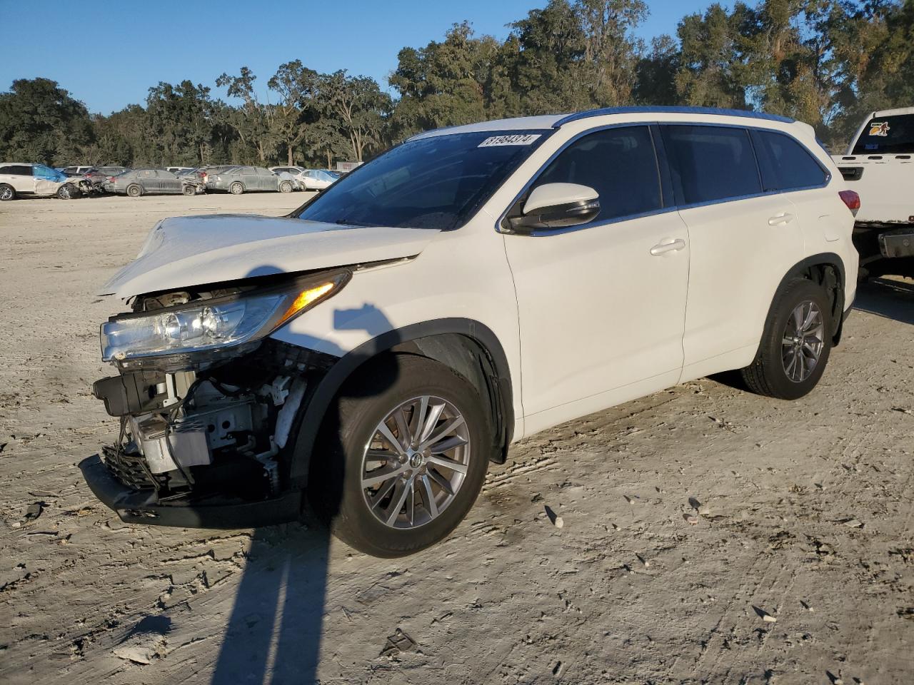 2017 Toyota Highlander - Image 1