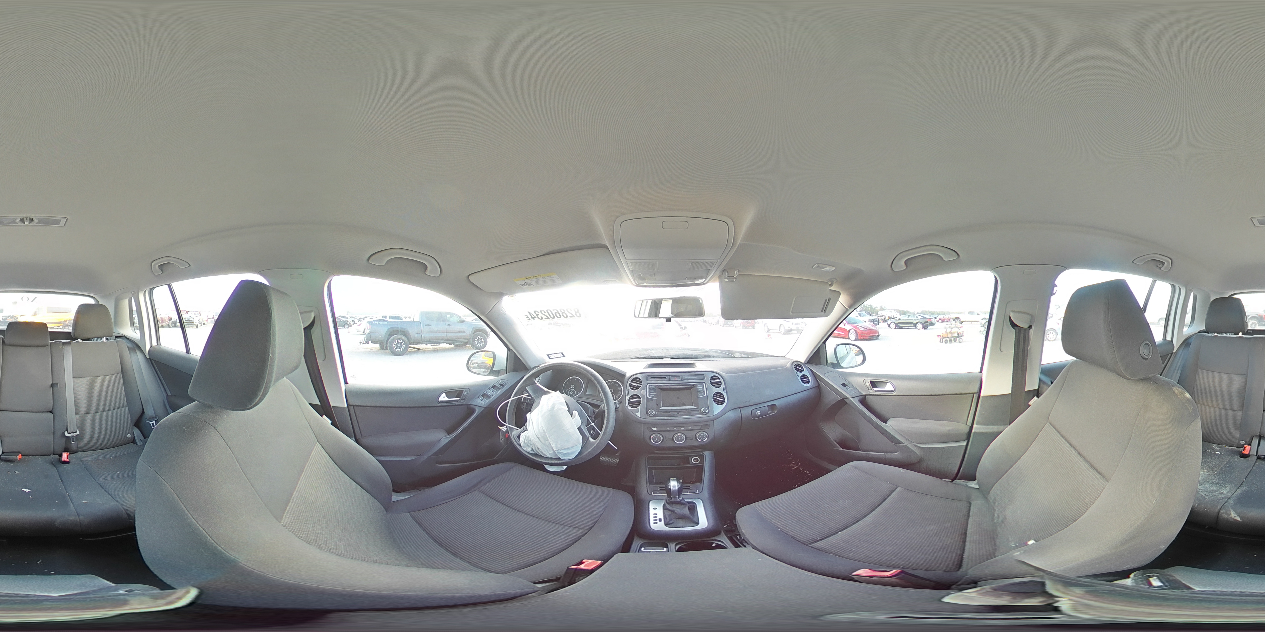 2017 Volkswagen Tiguan - Image 14