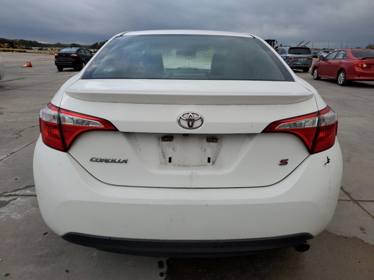 2015 Toyota Corolla L VIN: 5YFBURHE6FP328491 Lot: 81040624