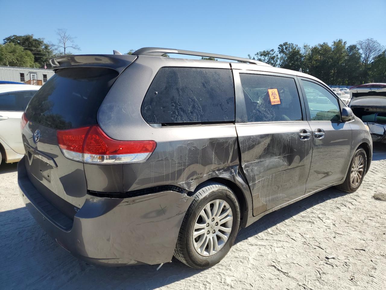 2011 Toyota Sienna - Image 3