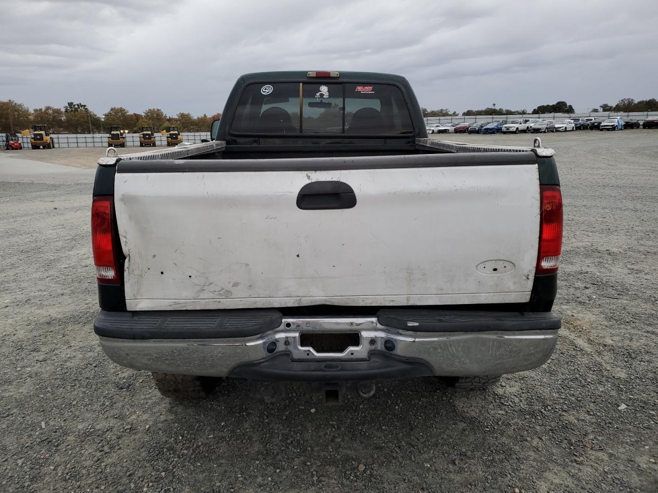 2001 Ford F250 Super Duty VIN: 1FTNX21F61EB06358 Lot: 81339634