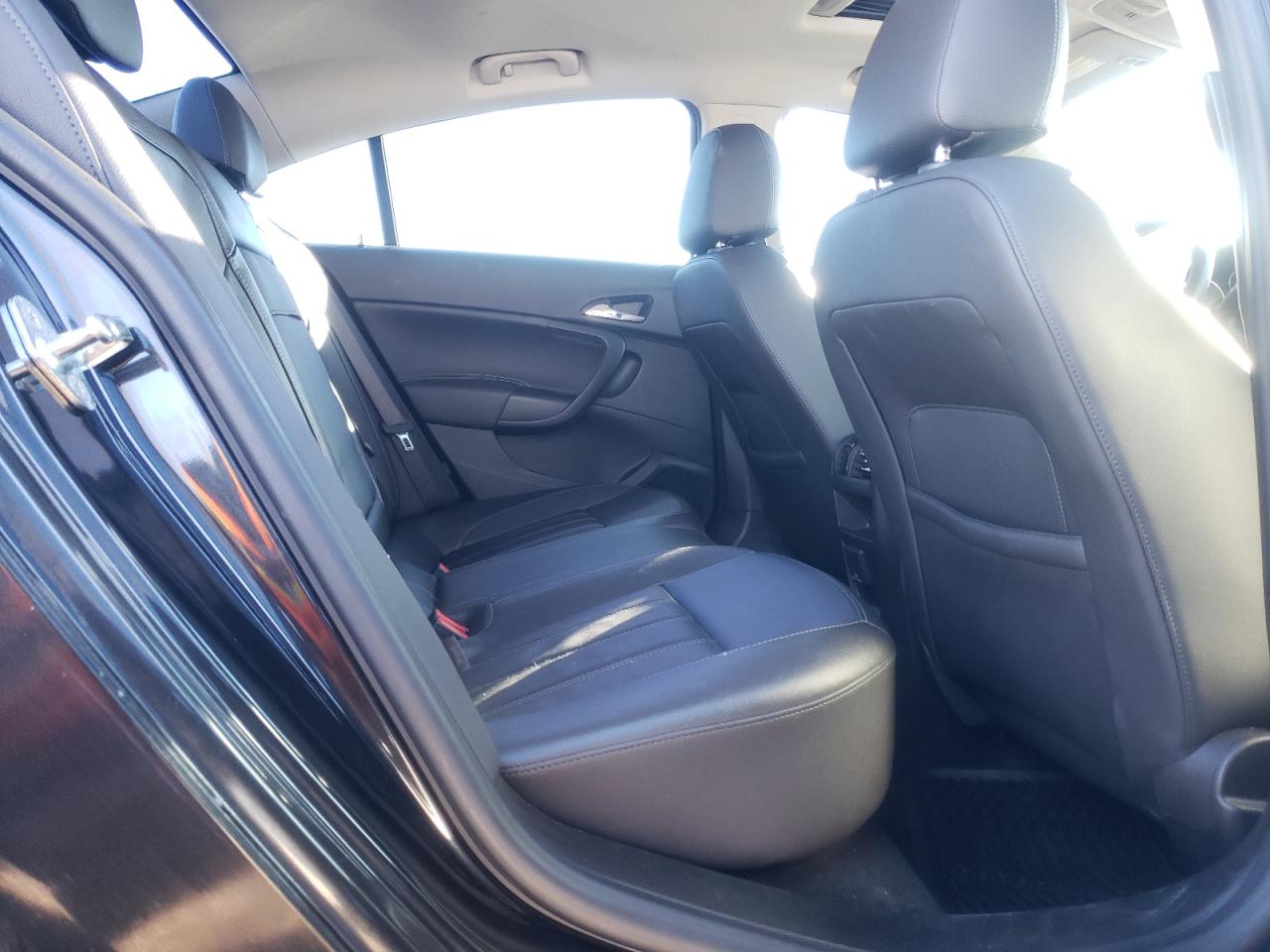2011 Buick Regal - Image 10
