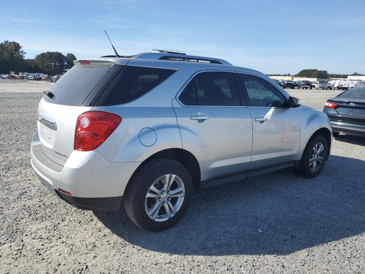 2010 Chevrolet Equinox - Image 3