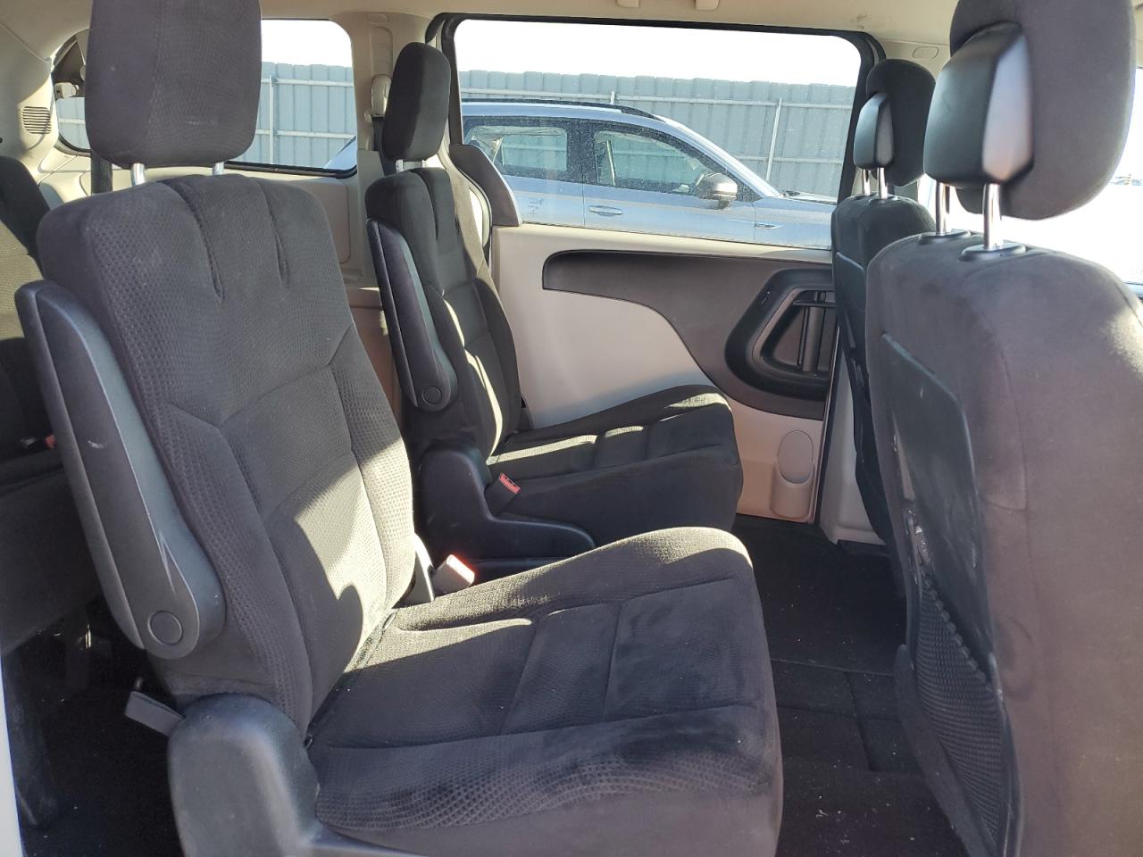 2014 Dodge Caravan - Image 11