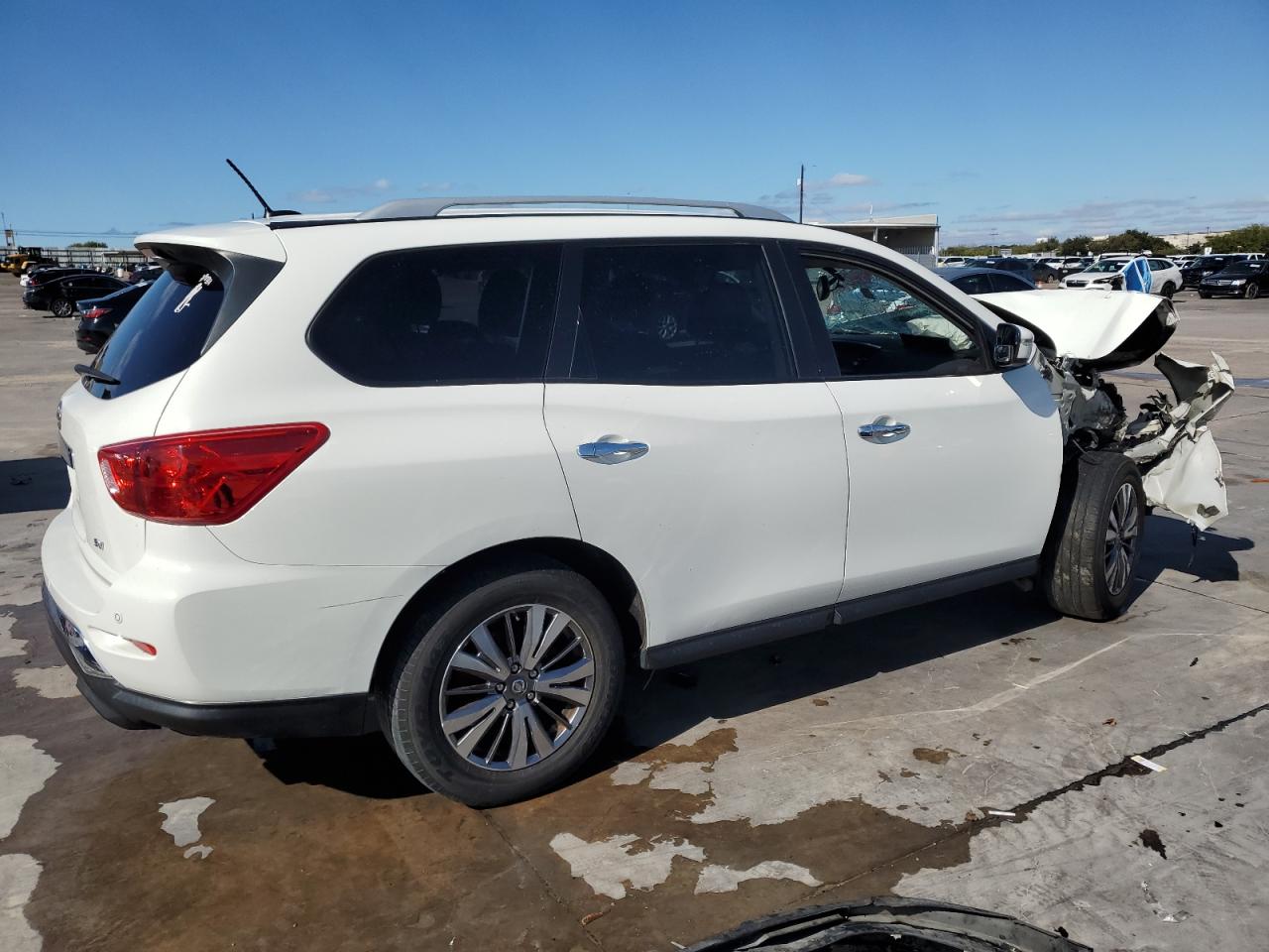 VIN 5N1DR2MN8JC624133 2018 NISSAN PATHFINDER no.3