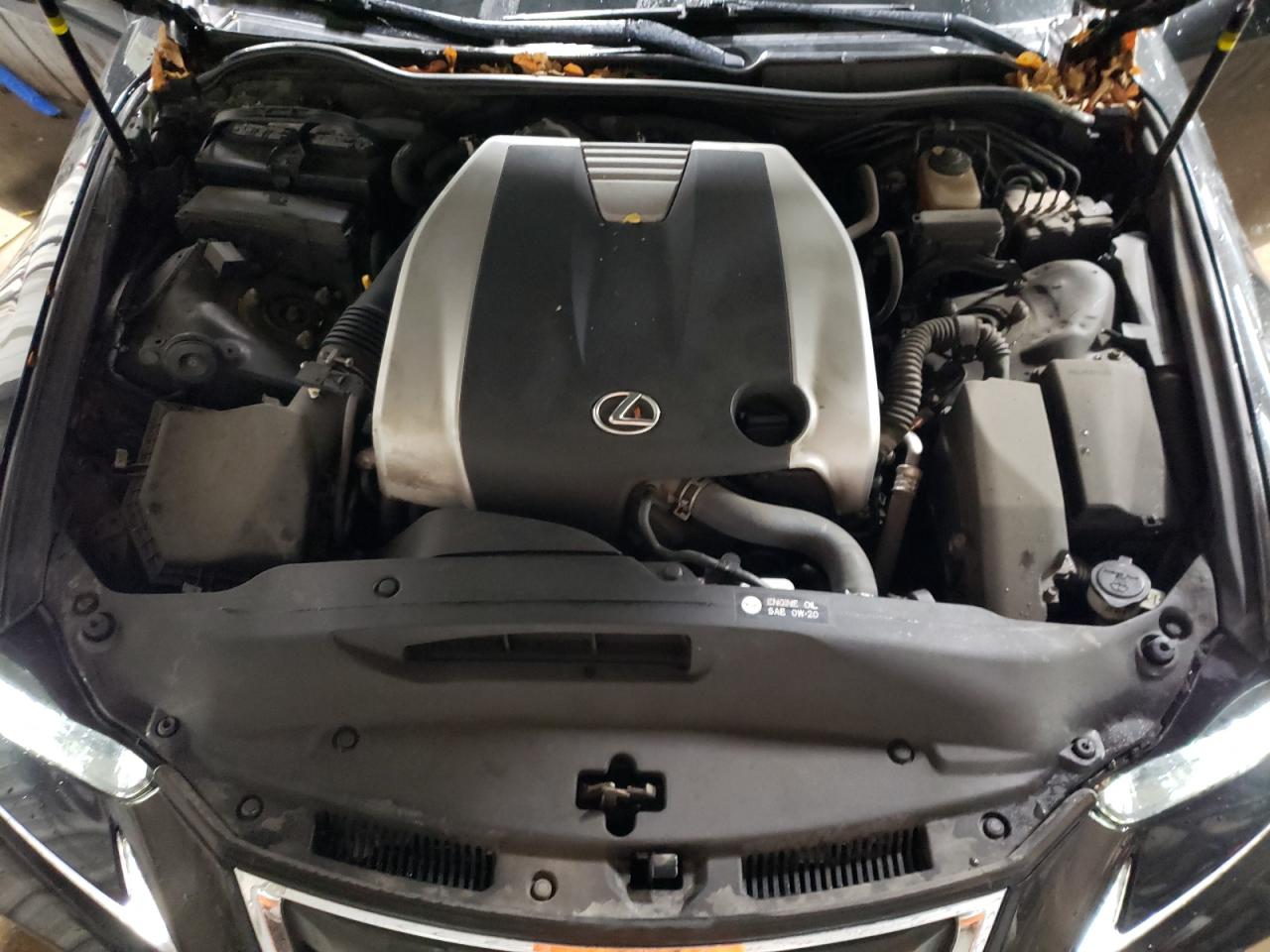 2017 Lexus IS - Image 11