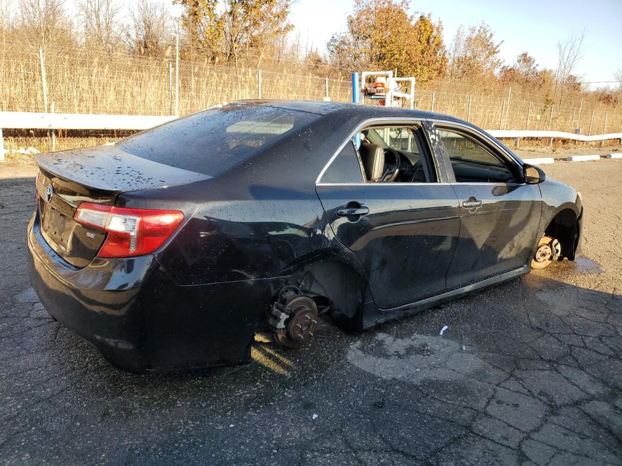 VIN 4T1BF1FKXEU741063 2014 TOYOTA CAMRY no.3