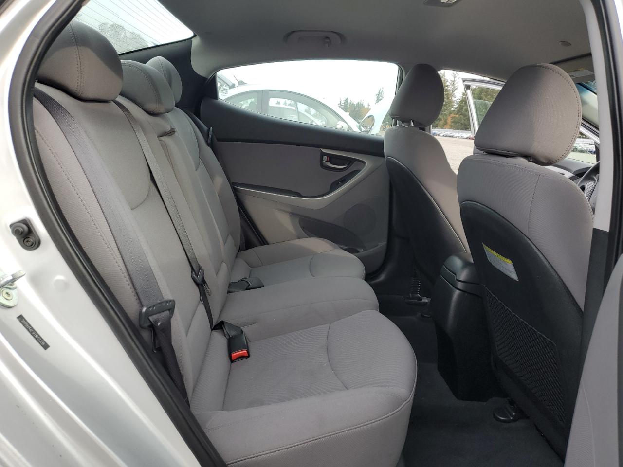 2015 Hyundai Elantra - Image 10
