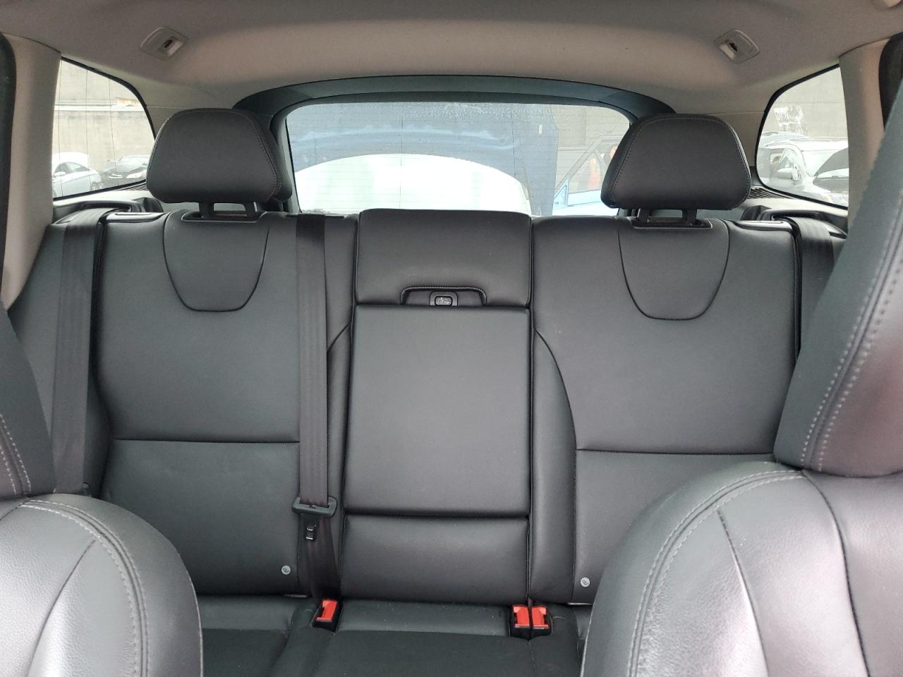 2016 Volvo XC60 - Image 10