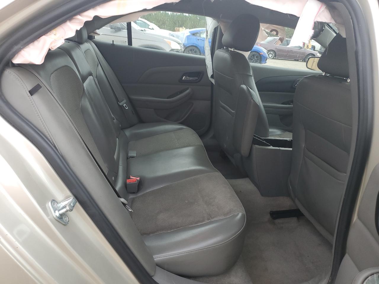 2016 Chevrolet Malibu - Image 10