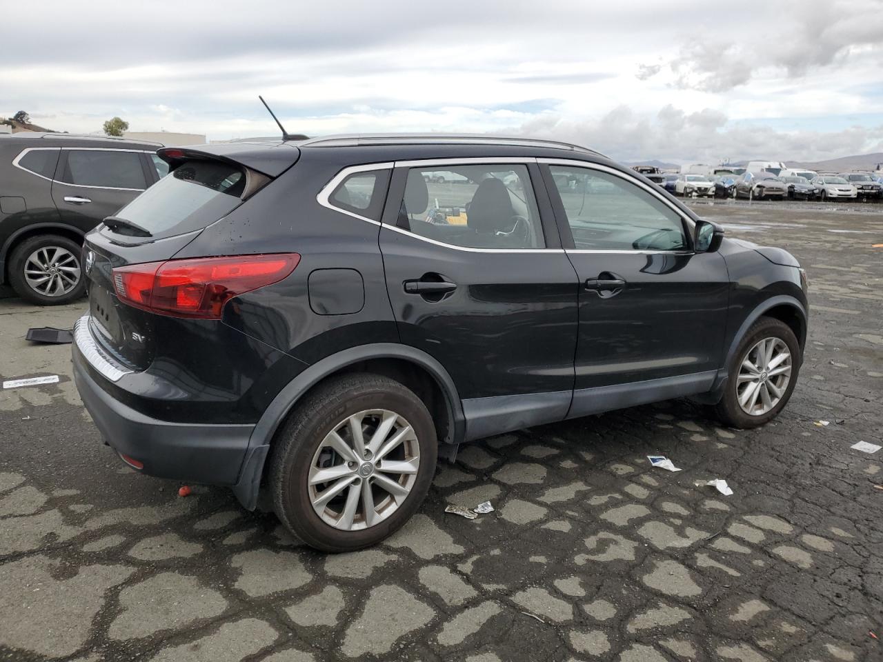 2018 Nissan Rogue - Image 3