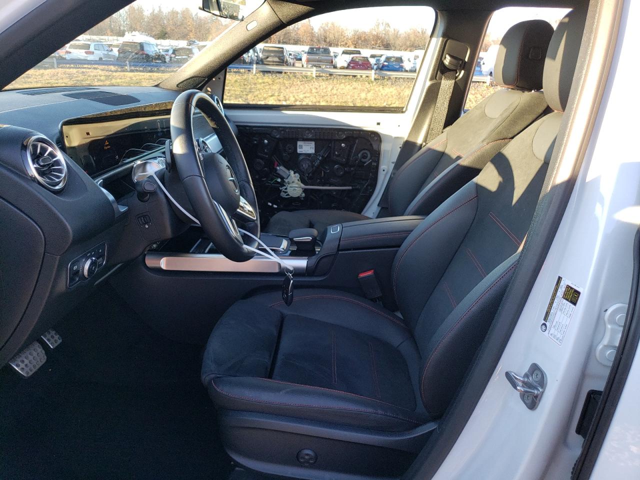 2023 Mercedes-Benz GLB - Image 7