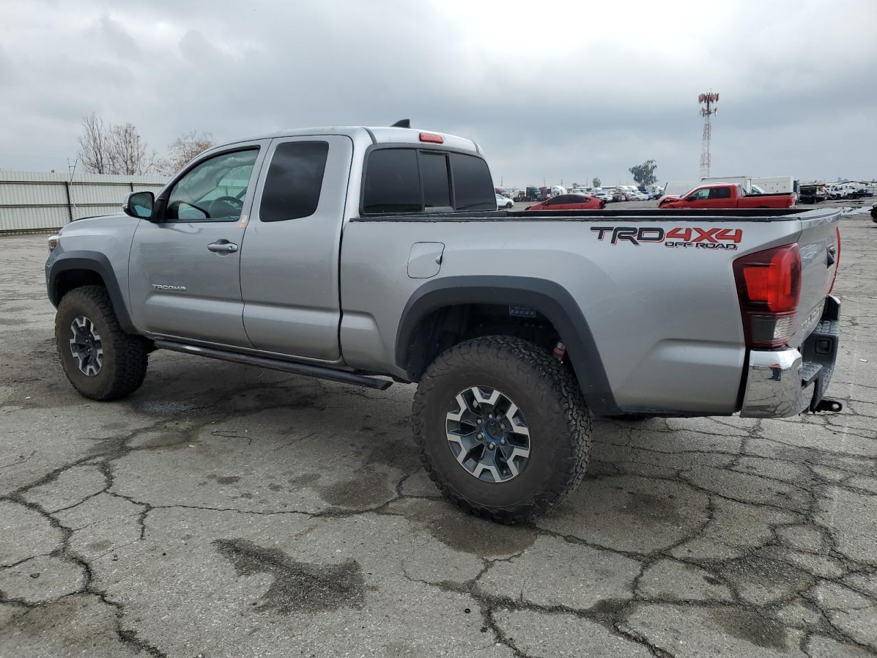 VIN 5TFSZ5AN7JX139816 2018 TOYOTA TACOMA no.2