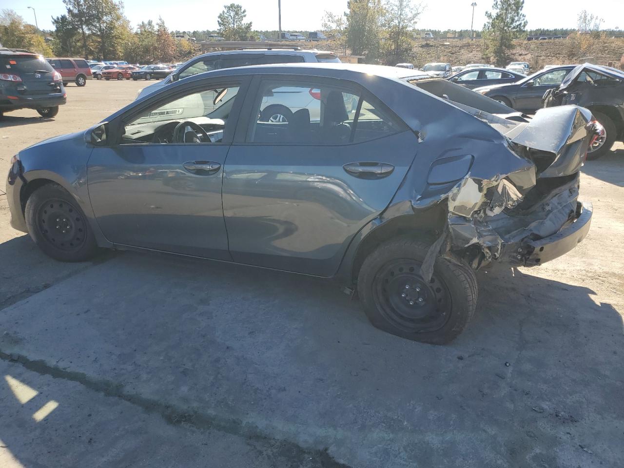 VIN 2T1BURHE4JC105584 2018 TOYOTA COROLLA no.2