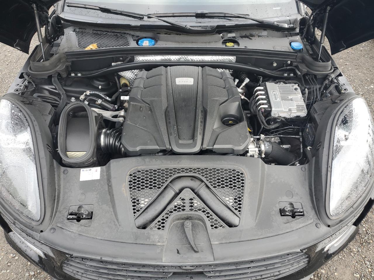 2020 Porsche Macan - Image 12