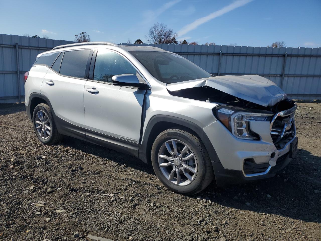 2022 GMC Terrain - Image 4