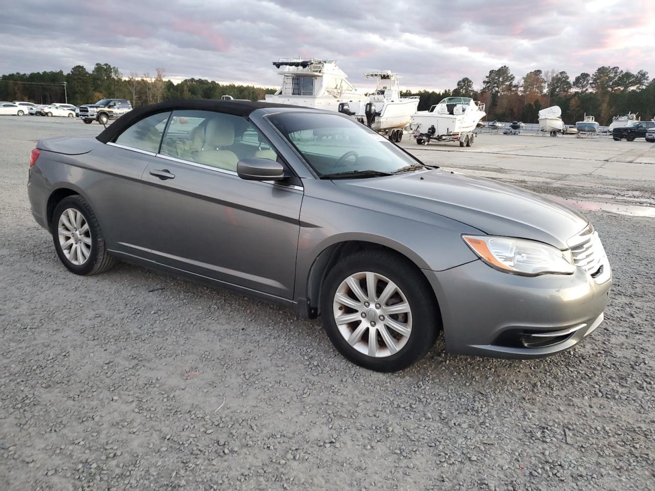 2013 Chrysler 200 - Image 4