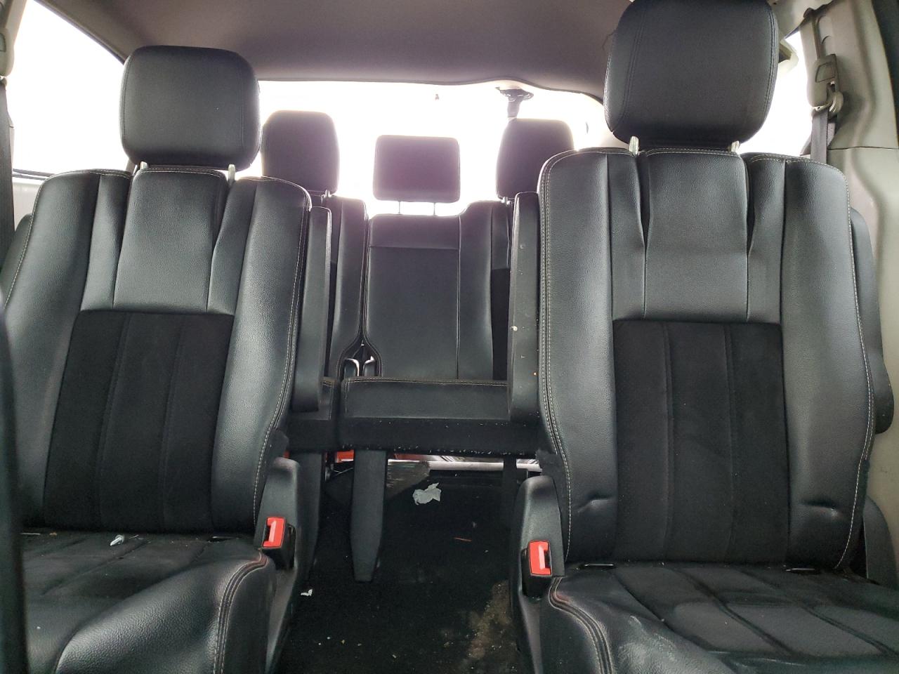 2018 Dodge Caravan - Image 10