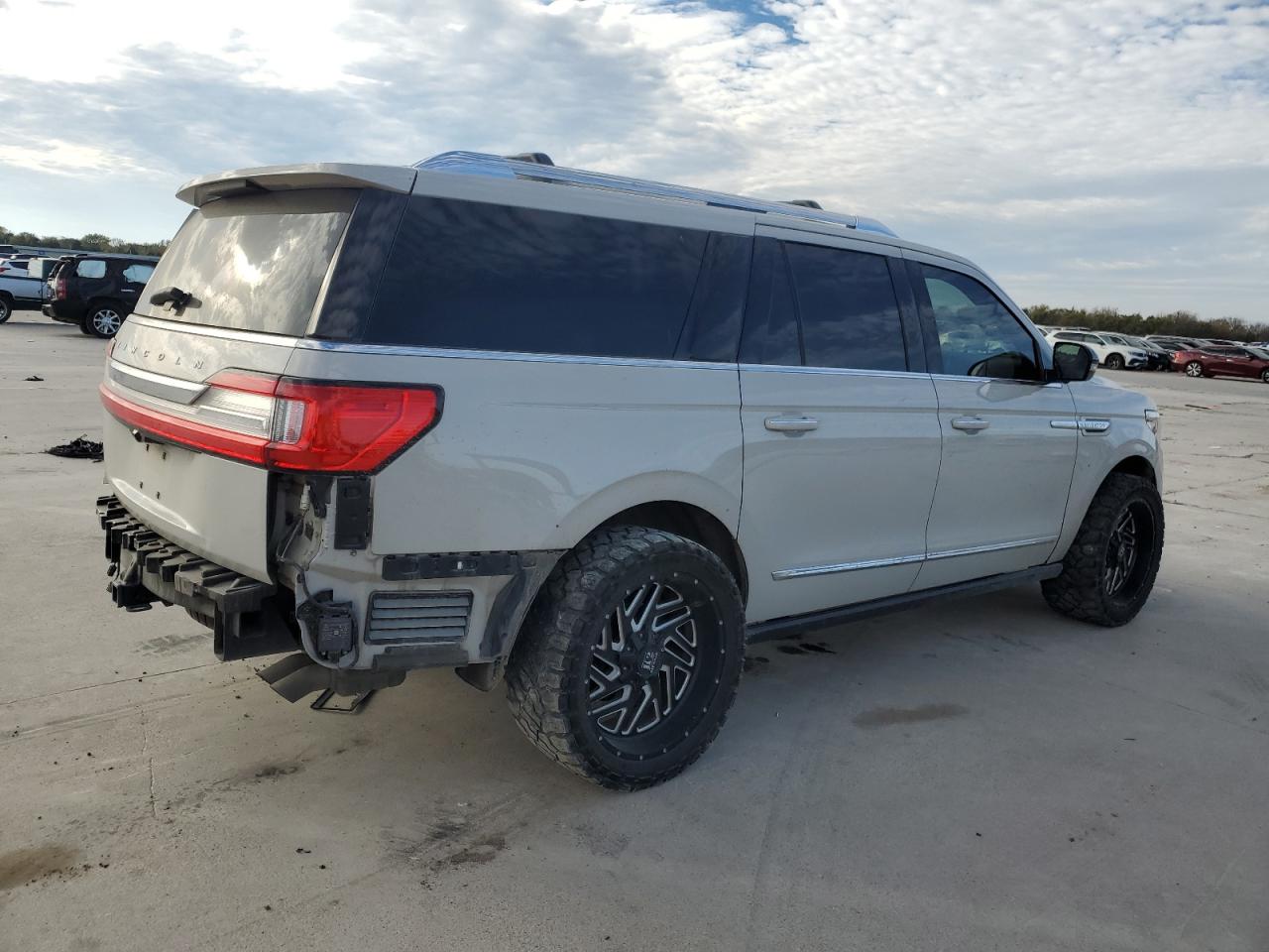 2020 Lincoln Navigator - Image 3