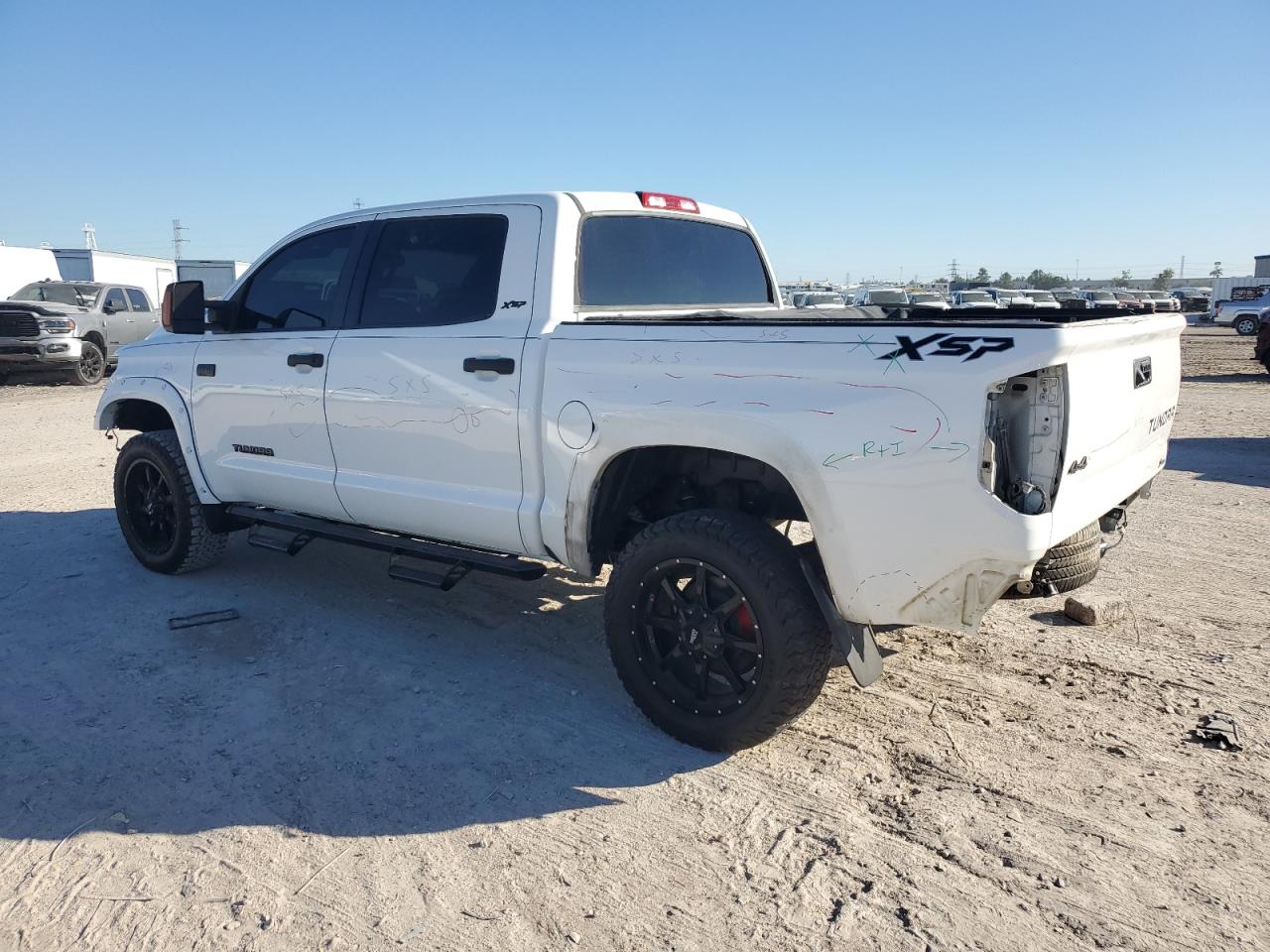 VIN 5TFDW5F18HX666197 2017 TOYOTA TUNDRA no.2