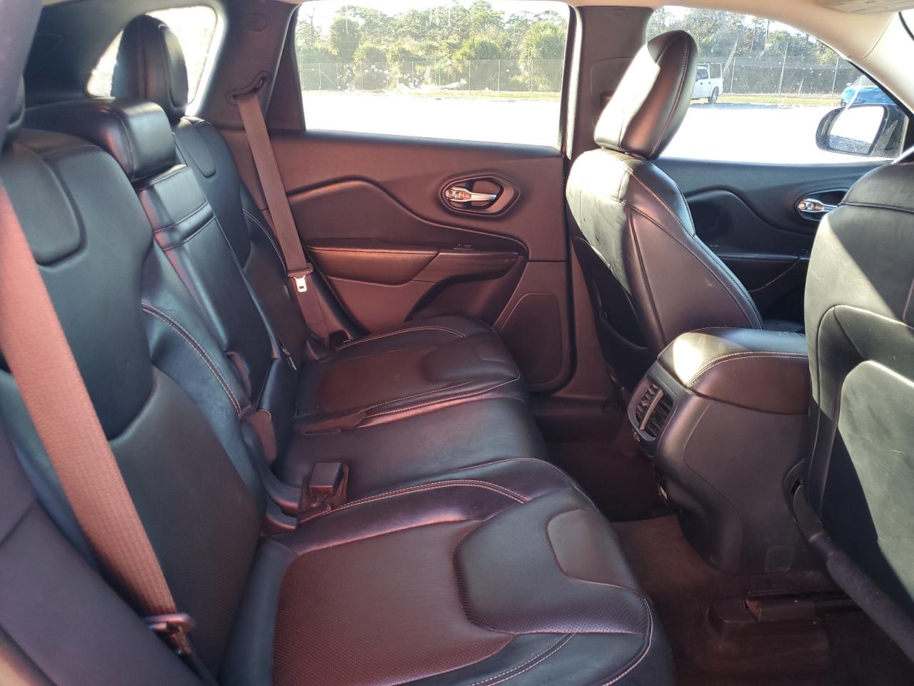 2015 Jeep Grand Cherokee - Image 11