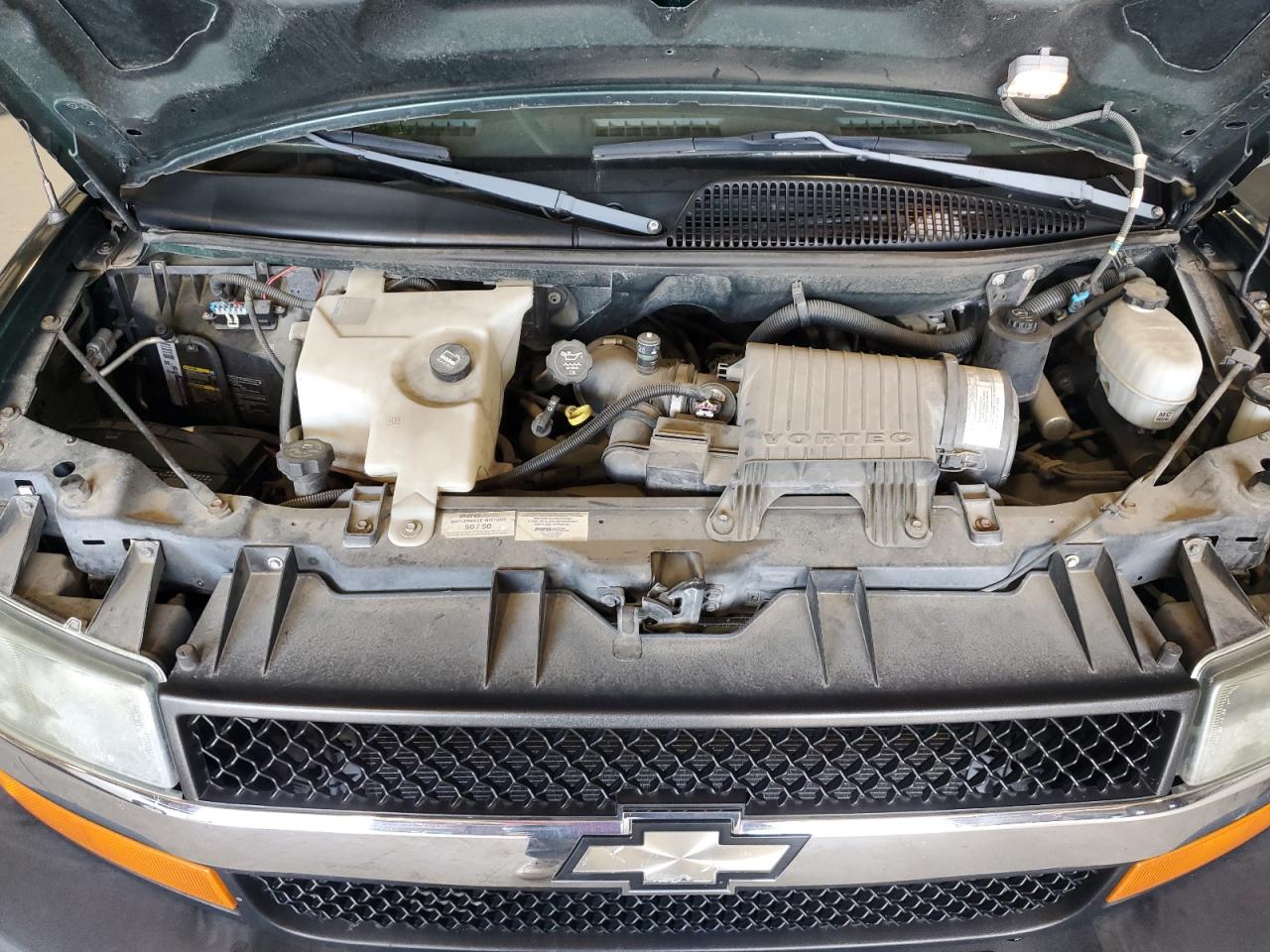 2003 Chevrolet Express - Image 12