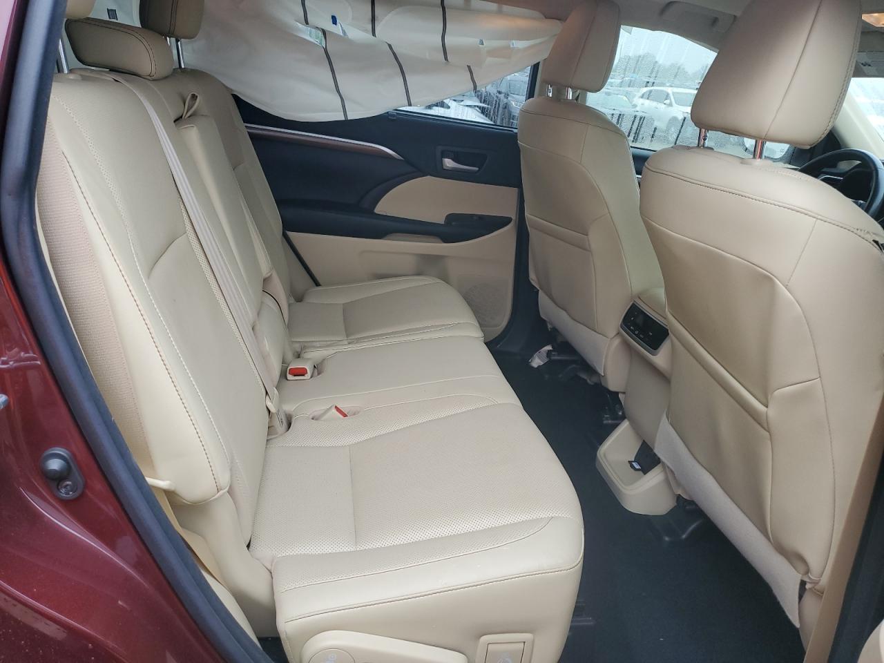2017 Toyota Highlander - Image 11