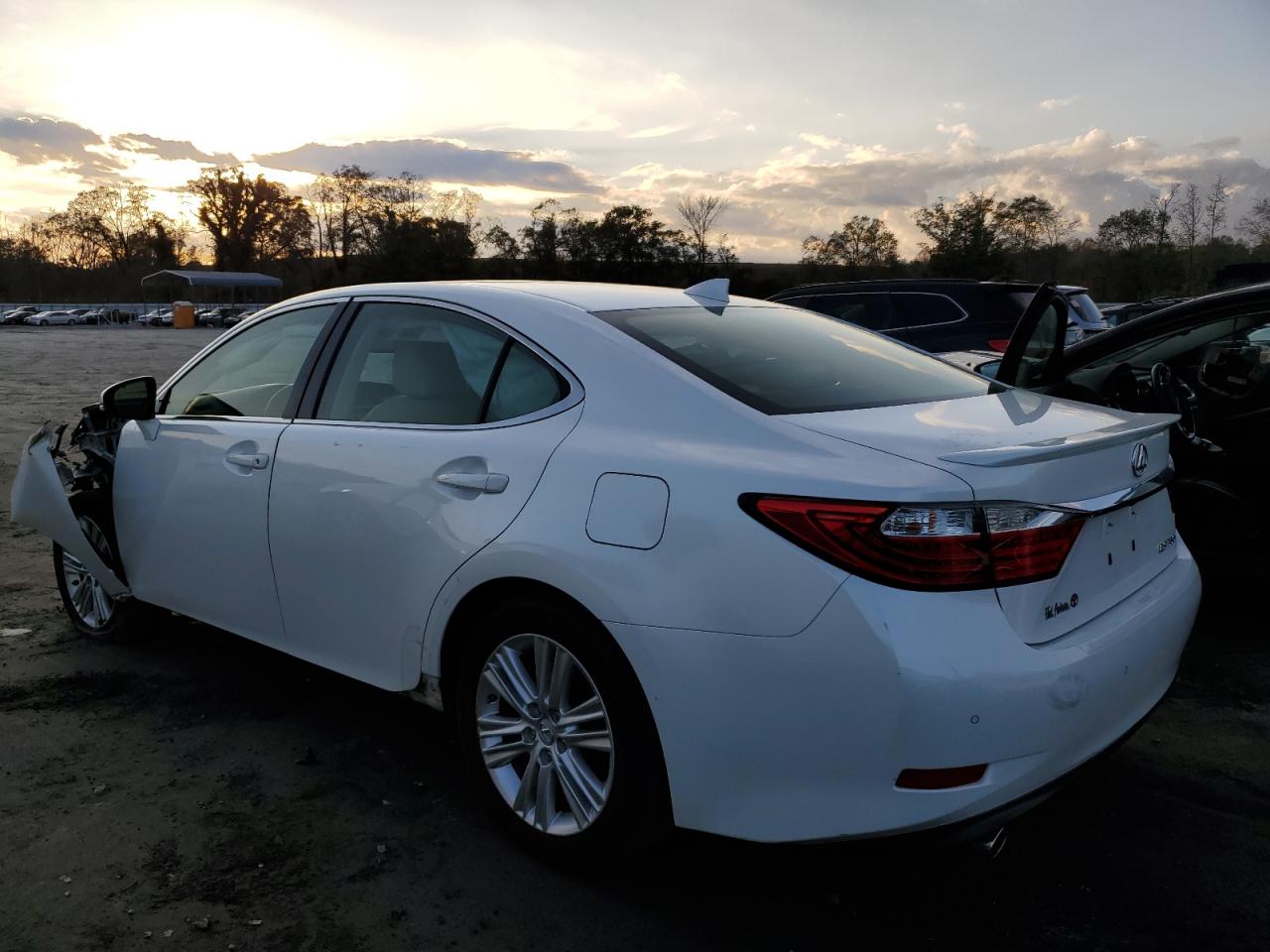 2015 Lexus ES - Image 2