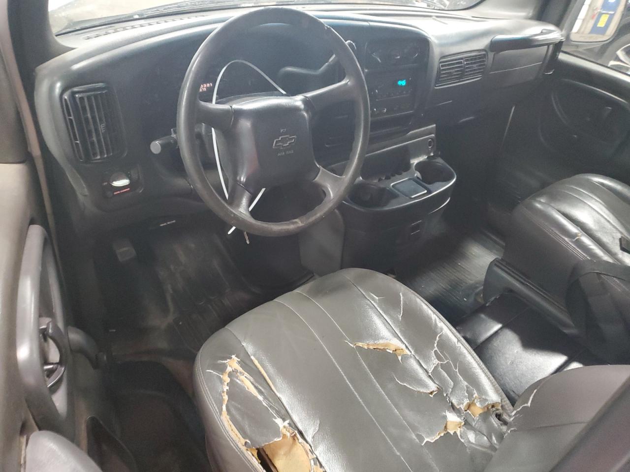 2002 Chevrolet Express - Image 8