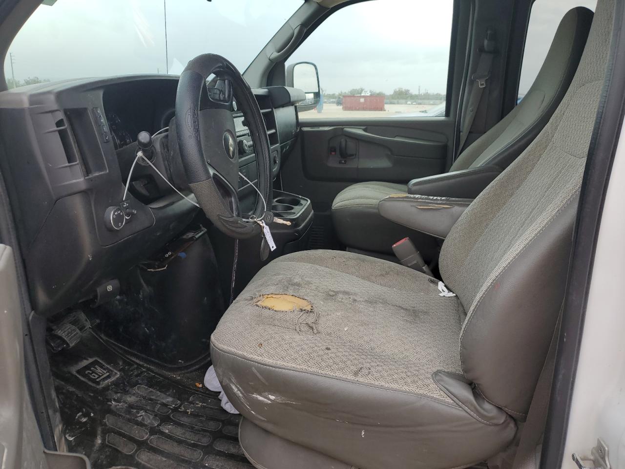 2010 Chevrolet Express - Image 7