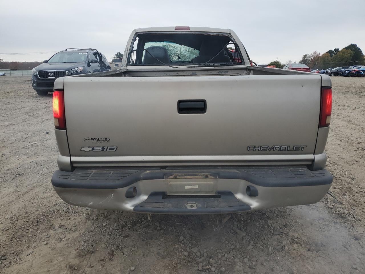 2000 Chevrolet S-10 Pickup - Image 6