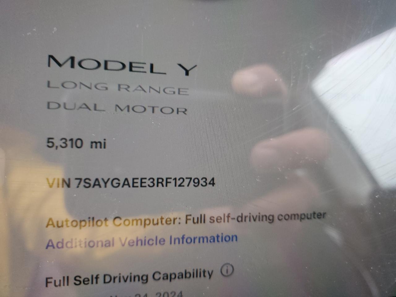 2024 Tesla Model Y VIN: 7SAYGAEE3RF127934 Lot: 80134054