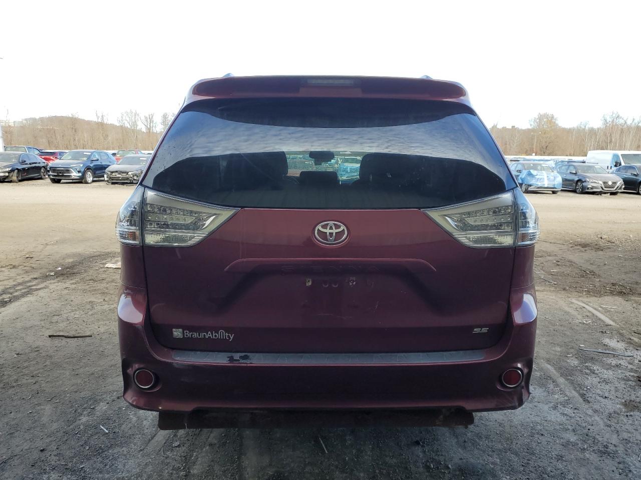 2015 Toyota Sienna - Image 6