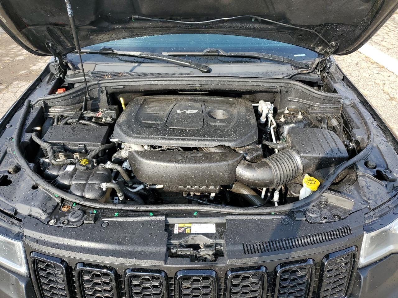 2017 Jeep Grand Cherokee - Image 12
