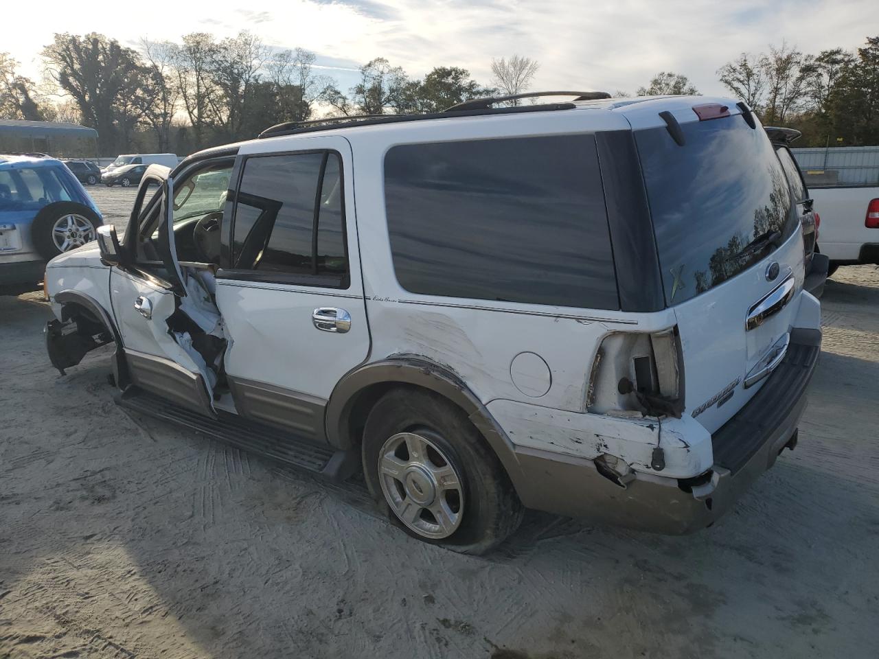 2003 Ford Expedition - Image 2