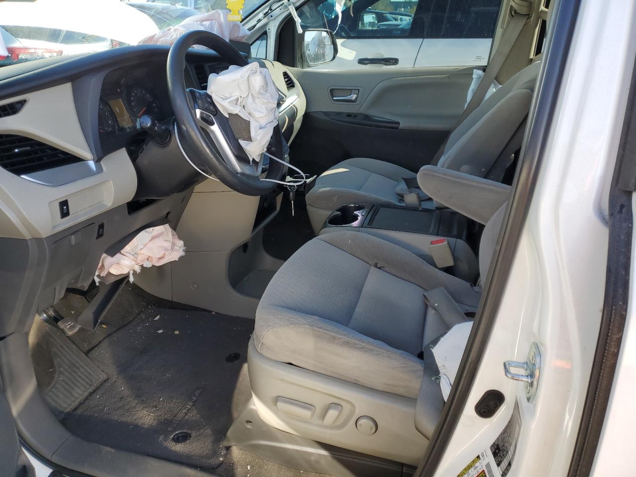 2015 Toyota Sienna - Image 7