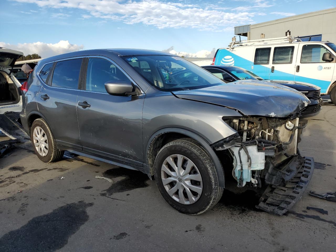 2017 Nissan Rogue - Image 4