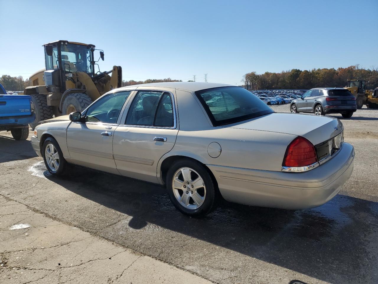 2011 Ford Crown Victoria - Image 2