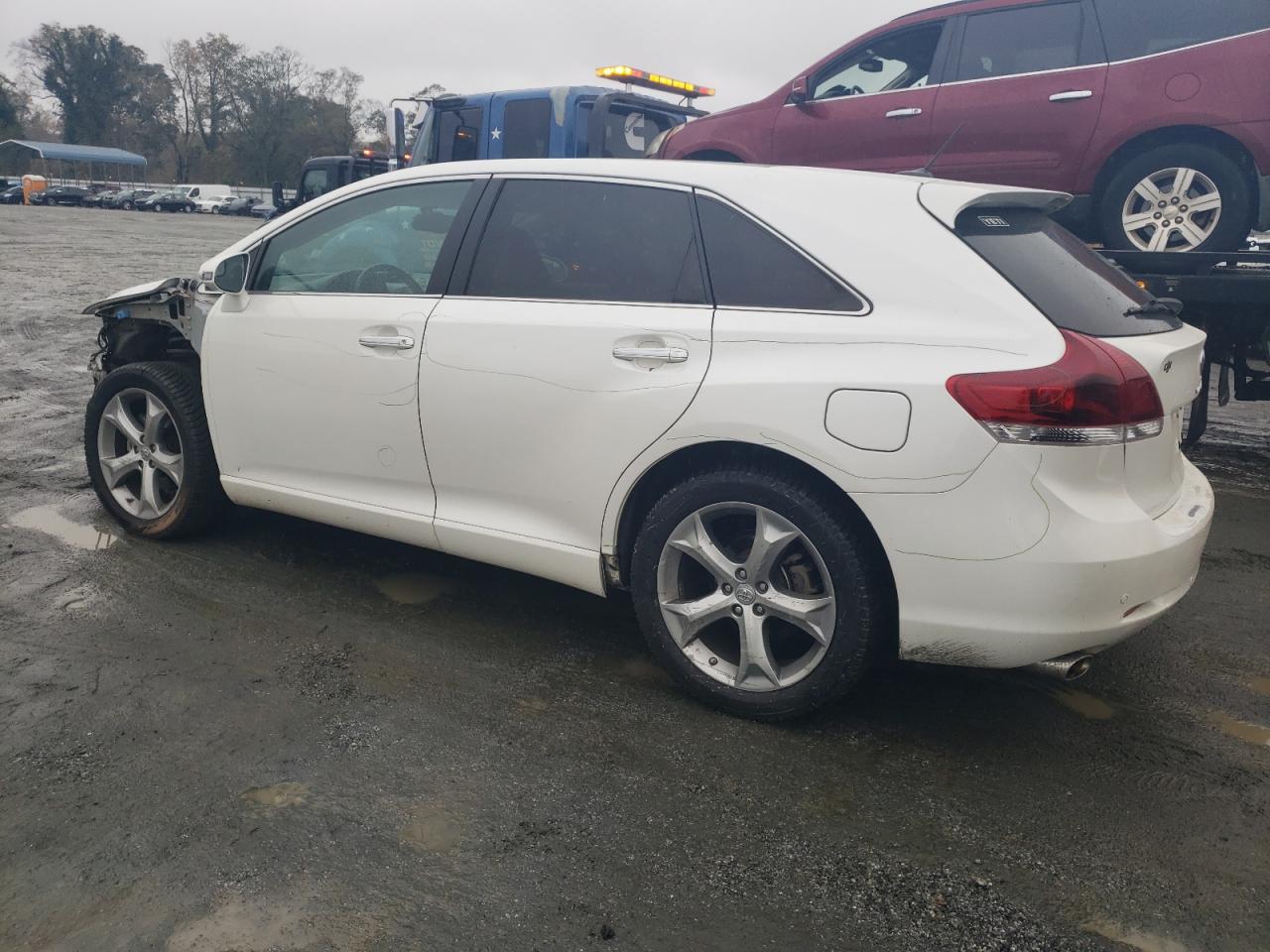2014 Toyota Venza - Image 2