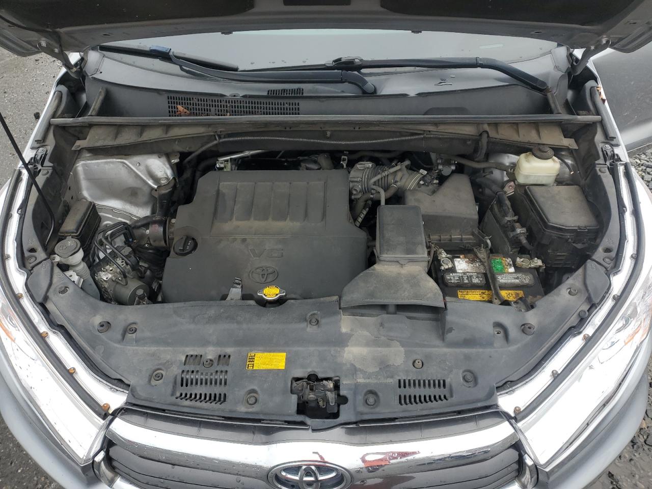 2015 Toyota Highlander - Image 13