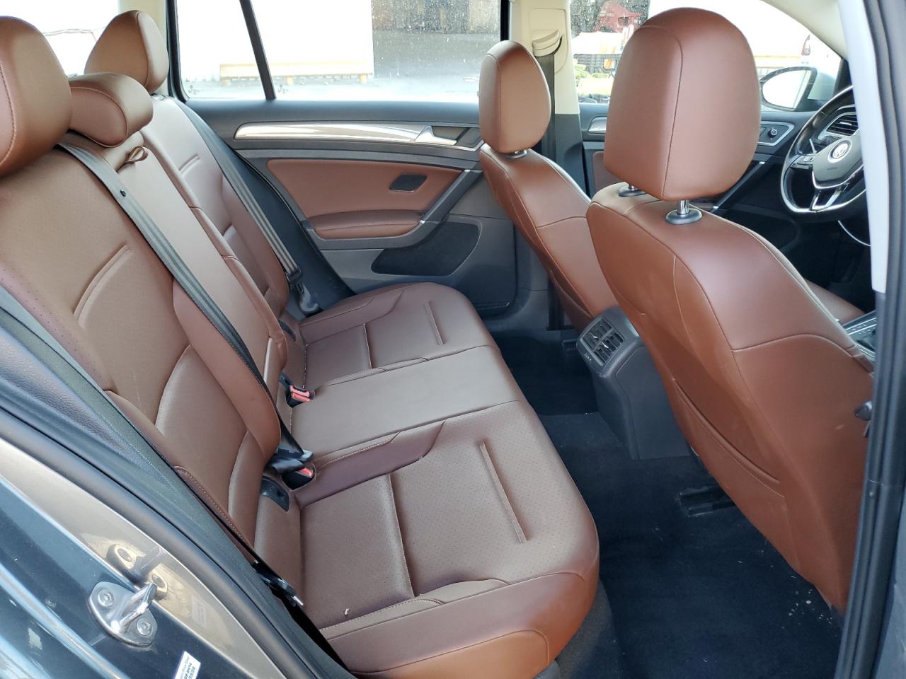 2017 Volkswagen Golf - Image 11