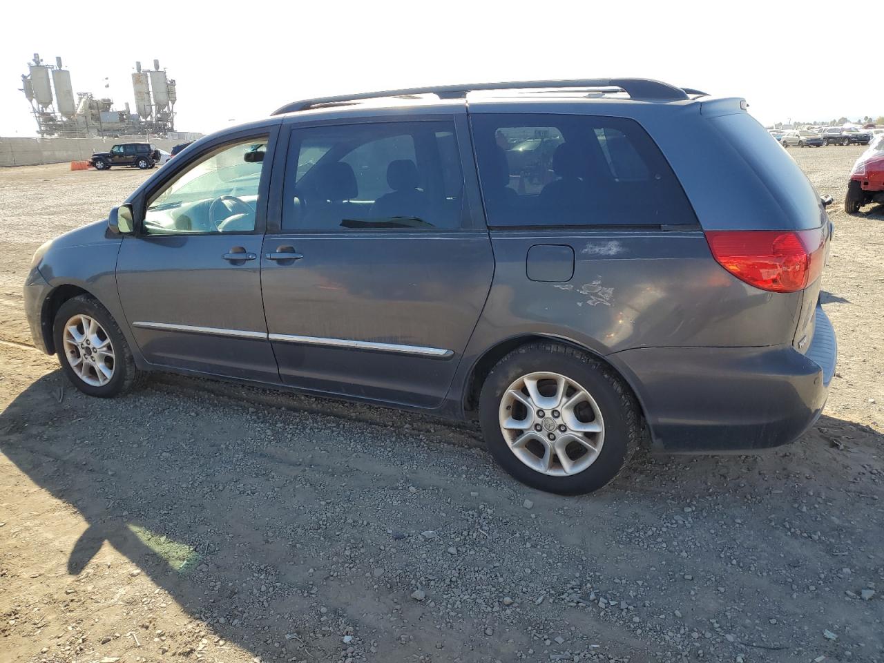 2006 Toyota Sienna - Image 2