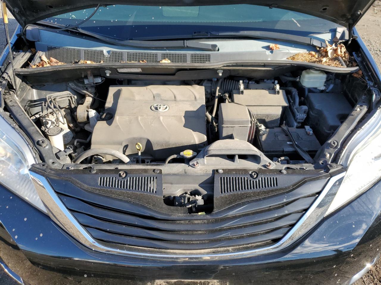 2014 Toyota Sienna - Image 12