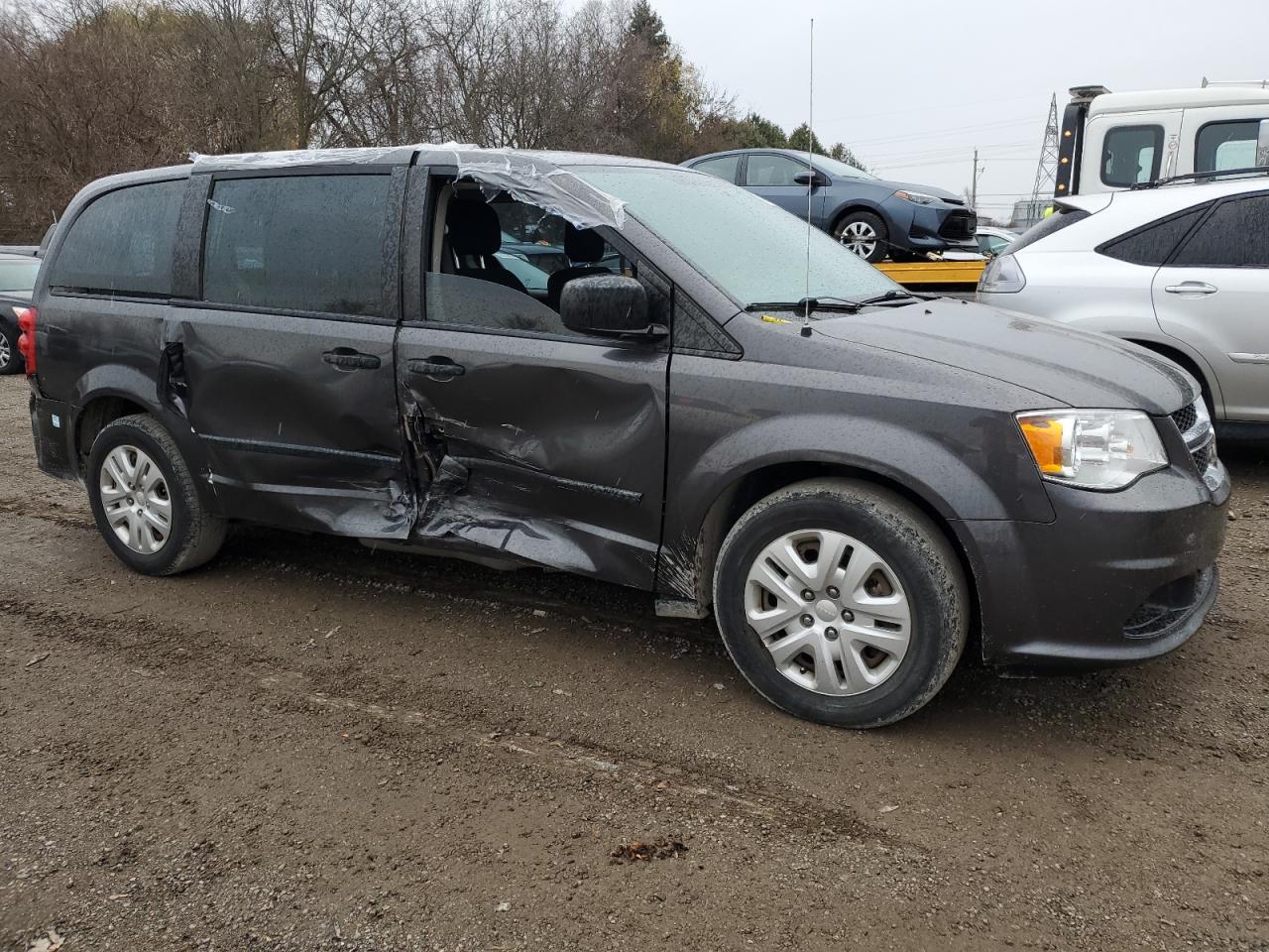 2017 Dodge Caravan - Image 4