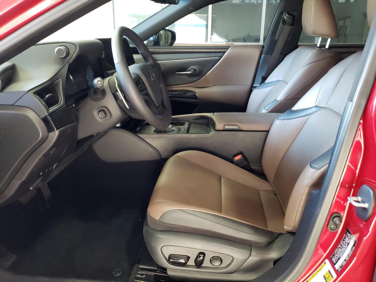 2023 Lexus ES - Image 7