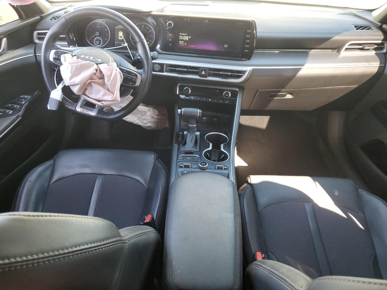 2023 Kia K5 - Image 8
