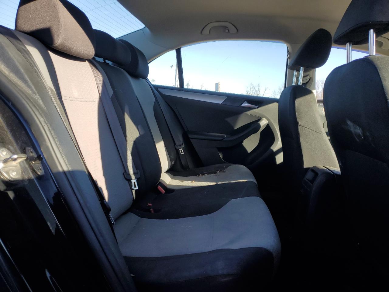 2017 Volkswagen Jetta - Image 10