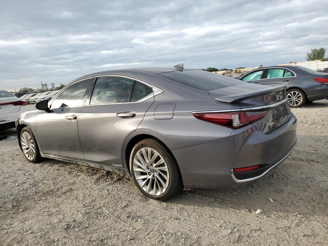 2021 Lexus ES - Image 2