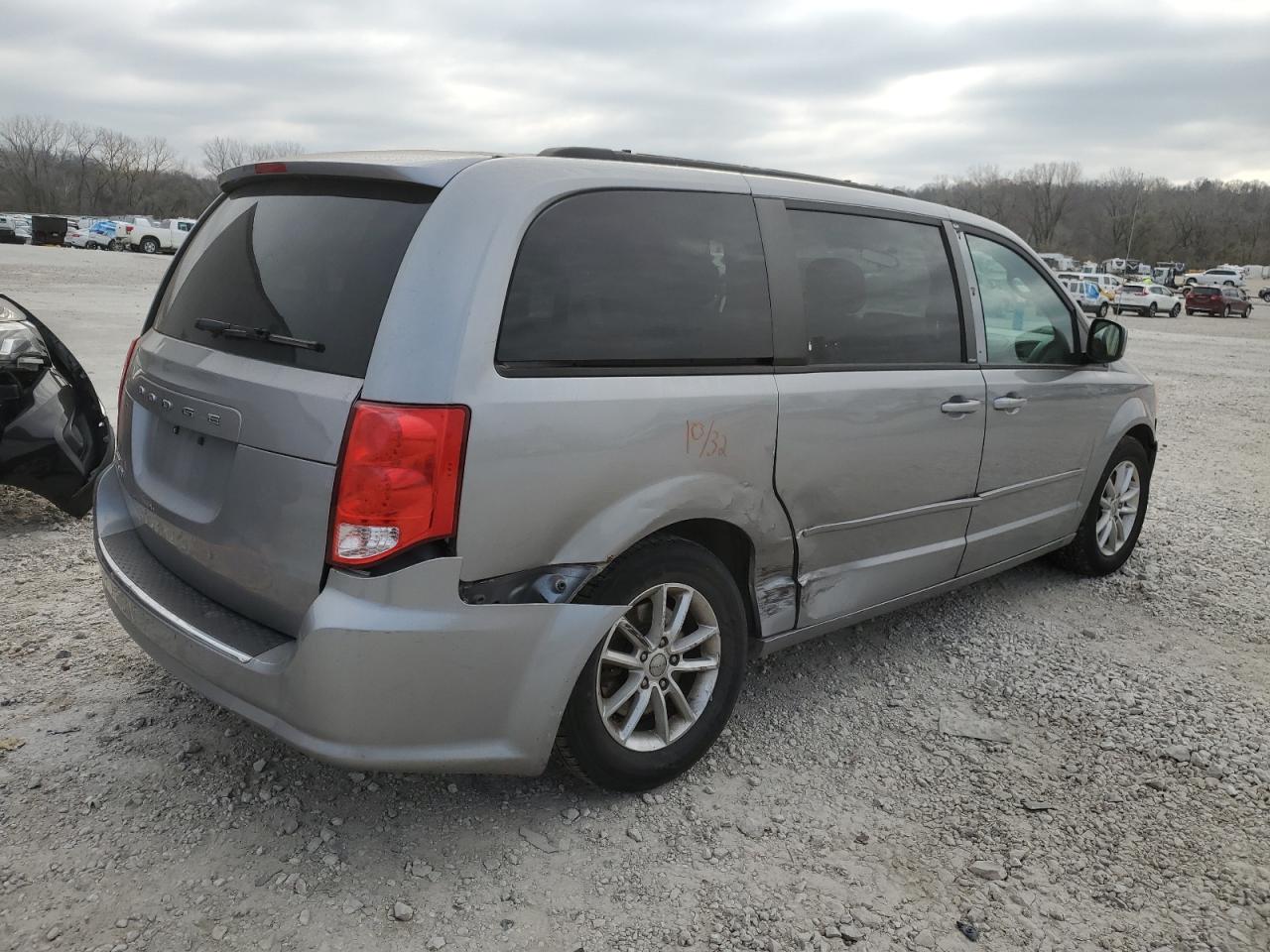 2013 Dodge Caravan - Image 3